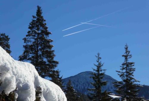 Contrails making patterns in the cold, blue skies 