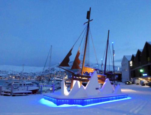 And then we were in Hammerfest; it's a small town at the centre of a large municipality (about 850 sq kms); it's not entirely pitch black here - there's a bit of twilight between about 11am and 1pm :)