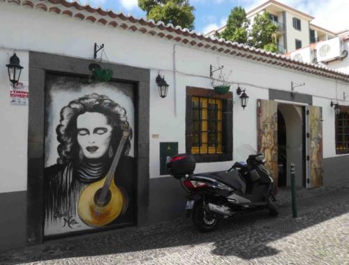 And some great art as well; it's an initiative called 'Arte de Portes Abertas'