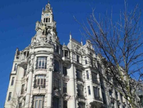 Unlike Lisbon, Porto wasn't affected by the 1755 earthquake, so this city is a lot 'older'