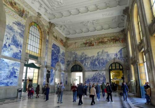At São Bento train station, the azulejo tell stories of Portugal's history