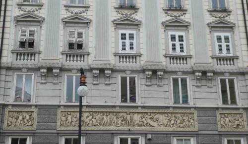 And the language - after being away you think you've completely forgotten what little Italian you knew, but then the words somehow seem to reappear just when you need them most (yes please, we'd really like that prosciutto and that cheese and that delicious pasta too!) :)