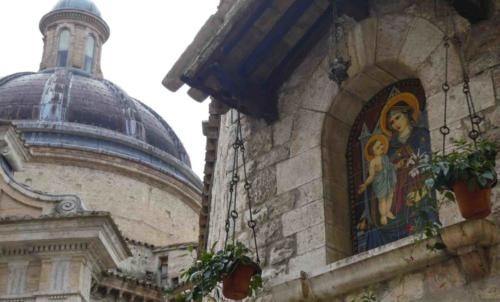 On the left, Chiesa Nuova (1615), the New Church, built on the site where St Francis' parents are said to have lived and where it's believed the saint was born