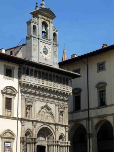 Just to the left of the Palazzo delle Logge, the clock and bell tower of Palazzo della Fraternita dei Laici