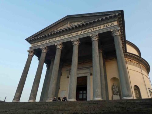 The architecture of the church is reminiscent of the Pantheon in Rome