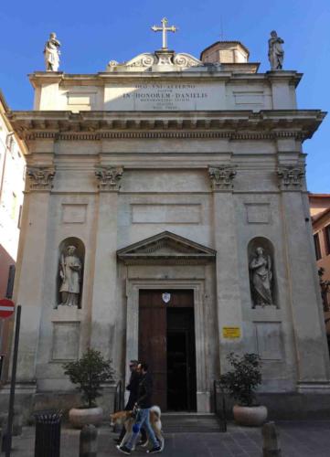 Here's another one (there did seem to be a lot of dog-walking happening during our visit) :)