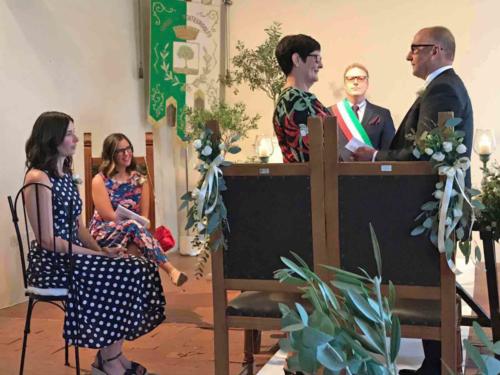Except for the vows which we delivered in Italian and English ourselves (I almost got through without shedding a tear ... okay that's not true - I cried) :)