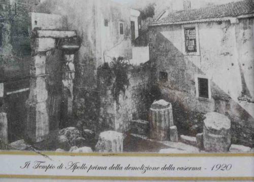 The city grew up around the remains of the temple until, finally, they were barely visible; in the 1940s many of the surrounding buildings were removed and the site was excavated