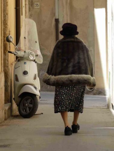 And, finally, we spotted this lady; beautifully dressed (even on a warm day) with coat, hat and gloves, she was making her way home from the celebrations for Santa Lucia