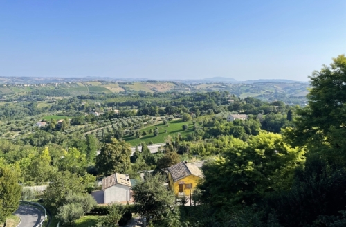 Set above the rolling hills of the Marche countryside, Macerata is surrounded by olive groves and vineyards. It's a spectacular setting.