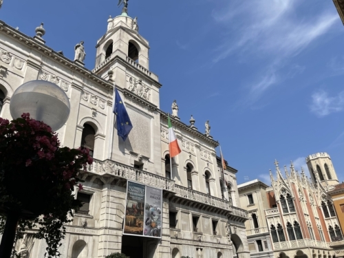 Though it's only about 40km west of Venice, many visitors skip Padua altogether in favour of its better-known neighbour. 