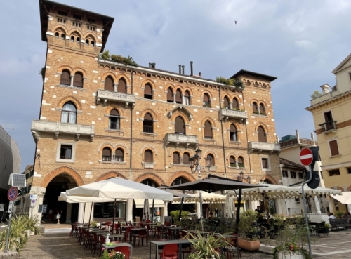 For some reason, it took us a long time to discover this lovely city - and we're very pleased we did.