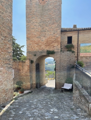 ... and the wedding 'sala' just around the corner on the left.