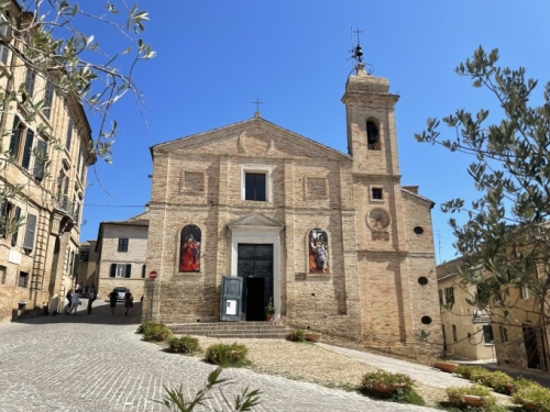 And right next door, the Leopardi family church. The young scholar's father amassed a huge collection of books, and opened the family's library to the people of the town so they, like his own children, could 'improve their culture.'