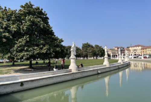 The piazza is surrounded by statues of the city's famous residents.
