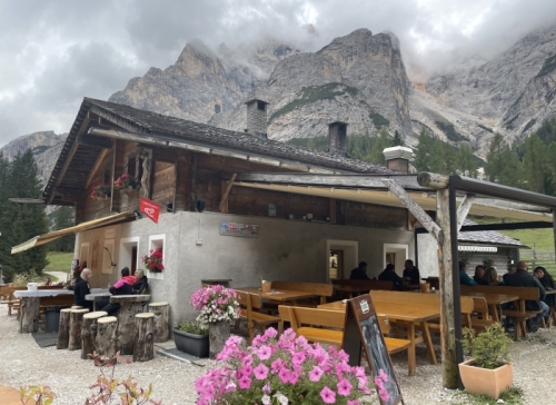 Most people tend to walk the 20-minute circuit of the lake but, if you’re up for it, there are other, longer walks nearby - one of which leads to this very pleasant mountain ‘refuge’.