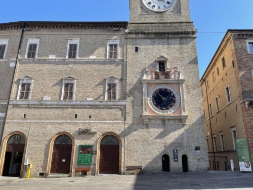 The astronomical clock was built in 1571 by three brothers - master watchmakers from Reggio Emilia - and restored in 2015 in collaboration with the Galileo Museum in Florence.