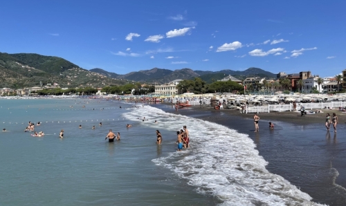 Because Sestri Levante sits on a narrow peninsula, it’s flanked on each side by the sea and, for many, the town’s beaches are its greatest attraction.