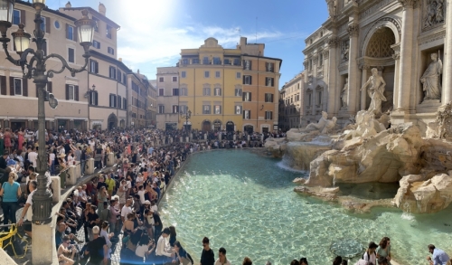 As we made our way around Rome, we passed by several of the 'big ticket attractions'. 