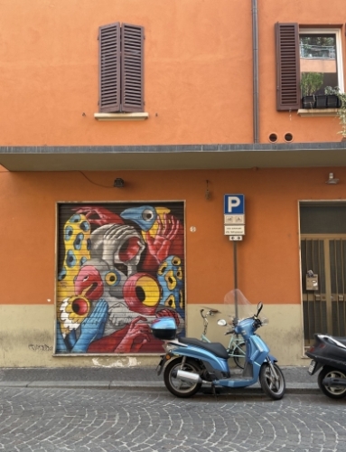 There's a simple joy to be found in wandering the streets of many Italian cities, and Bologna is no different.