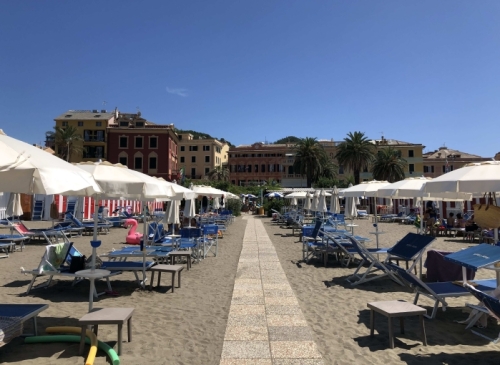 This long stretch of sand that is the Bay of Fables is largely privately managed, that is you pay to stay - around €25 per day - and there are many of these beach clubs or ‘bagni’ to choose from.