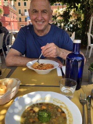 Each one also has a ‘bar’. 'Bagni Liguria' was packed with locals and serving delicious food - seafood pasta for Greg and minestrone with the region’s famous pesto for me. 