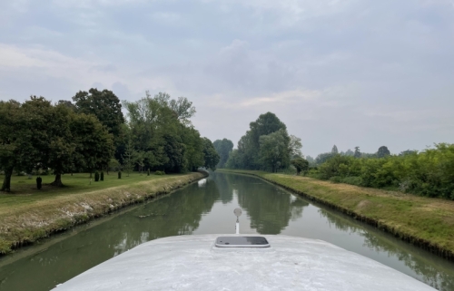 It's a voyage of about 40 kilometres from Padua to the Venetian Lagoon and, over that distance, the water level drops almost 10 metres.