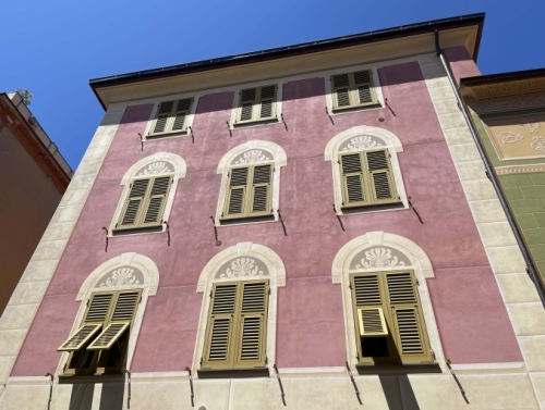 Houses were decorated and adorned for 'la bella figura' - literally 'the beautiful figure' - to create a good impression.