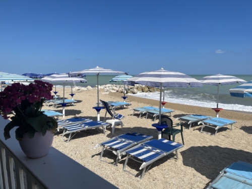 After a short visit to Loreto, we carried ourselves down to the coast, to Porto Recanati. It was a glorious day, and Armanda and Guiseppe had lined up a fantastic little restaurant right on the beach.