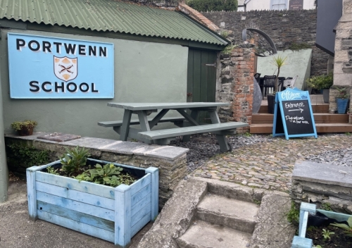 ... with the Port Wenn sign still out the back.