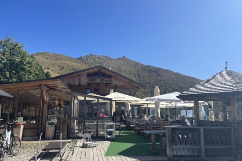 We’d originally intended to walk up to the hut on top of that mountain at the back but, in the end, we decided it was a much better option to settle in at this lovely refuge and watch the world go by.