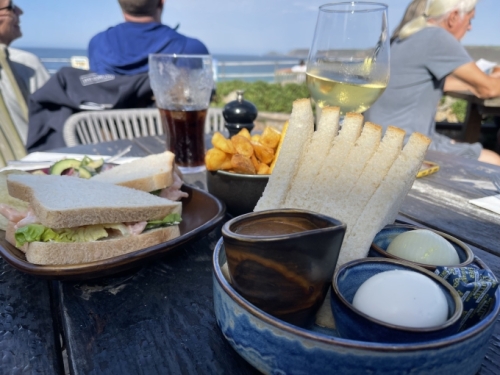 Another day, another lunch stop. Here, when you order the pickled egg and pickled onion (it's England, after all), you also get a lot of white bread!