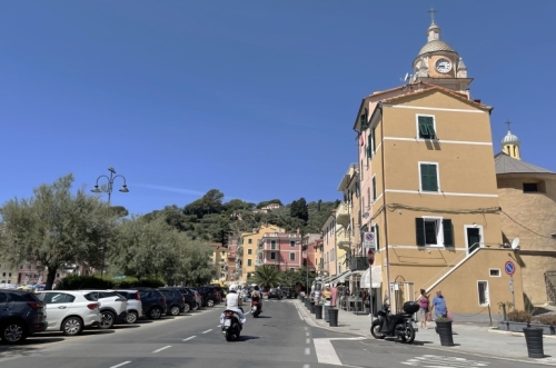 Rather than wait for the next ferry, we decided to catch the bus for the last leg of our trip around to La Spezia at the top of the gulf.