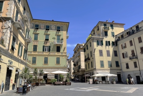 Approaching from the east, we landed in a part of town we'd not seen before.