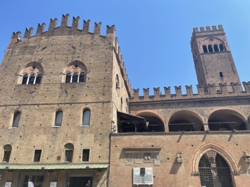 Piazza Maggiore, in Bologna’s heart ... 