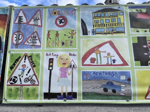 In these parts, German is the first language; Italian and dialect follow. English is rarely an option. 