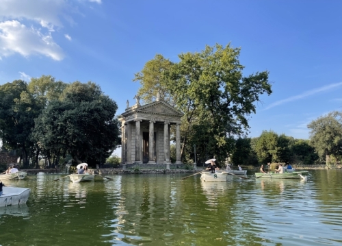 The Villa's extensive gardens are a separate attraction ...