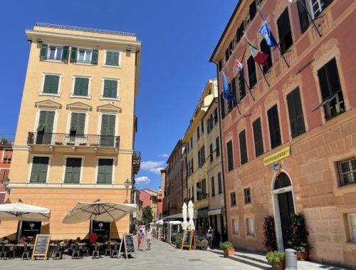 Located about halfway between Genoa to the north and the Cinque Terre to the south, Sestri Levante is less well known to international tourists but very popular with local holidaymakers.