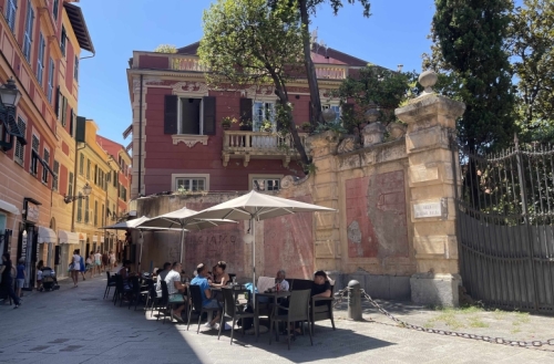 Set on a narrow peninsula, the delightful old town consists of a couple of main streets crossed by a series of narrow lanes.