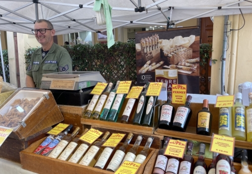 And the digestivi - this lovely man 'insisted' we try most of those he was selling (between us all, we bought enough to make it worth his while - limoncello with ginger was especially popular). :)