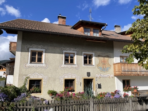 Every town has an Italian and a German name. Villabassa is otherwise known as Niederdorf.