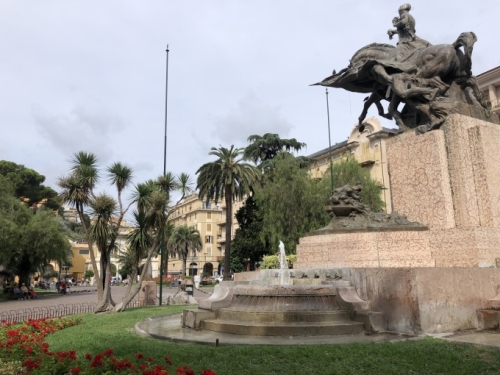 Here the historic centre is set back from the coast.