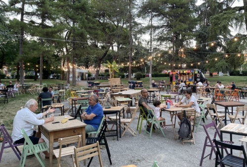 There are festivals in the suburbs, too. This one is in our local park, right outside Porta Saragozza.