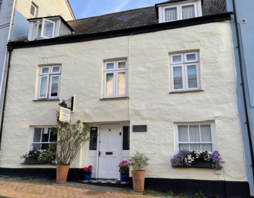 This was our home for a few days, a little guest house a couple of minutes walk from the harbour.