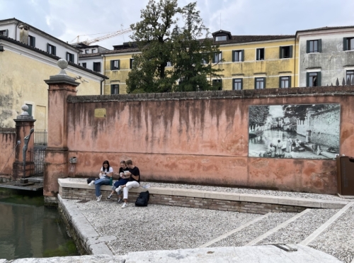 Today it's a place where students gather to eat lunch.