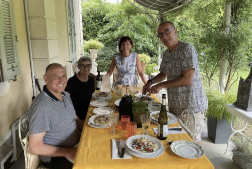 A sensational lunch on the table in 20 minutes. Squisito! :) Followed then by tomatoes and mozzarella, prosciutto with big chunks of aged parmigiana and, finally, organic apricots and blueberries. Simple. Fresh. And absolutely delicious.
