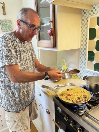 Elio prepared a wonderful lunch of pasta con arselle - spaghetti with tiny pippies gathered from the shores of the Gulf of La Spezia.