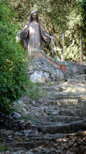 There are a couple of walking trails around Fezzano - this one is the Via dei Crucis, the Way of the Cross