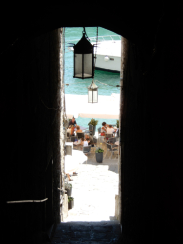 In a few places, the carruggi are linked by steep staircased tunnels