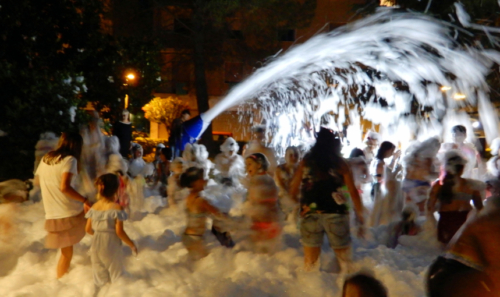 After dinner, when the sun goes down, the real fun begins - foam parties